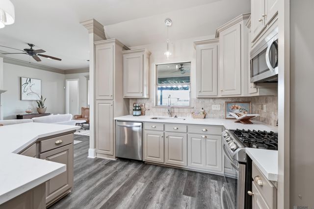41146 Bayou Segnette Ave, Gonzales, LA 70737