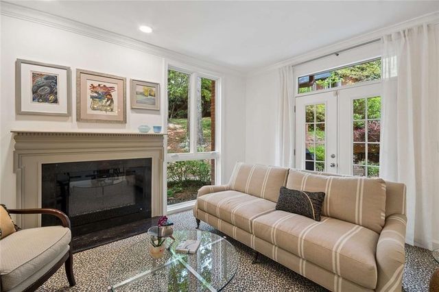 8 Willow Glen NE, Atlanta, GA 30342