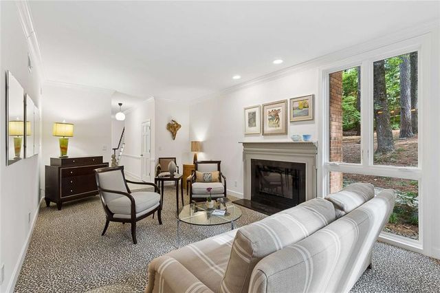8 Willow Glen NE, Atlanta, GA 30342