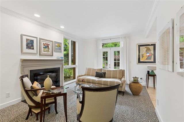 8 Willow Glen NE, Atlanta, GA 30342