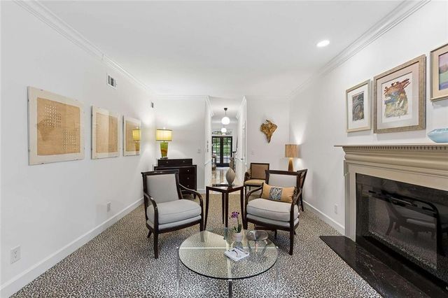 8 Willow Glen NE, Atlanta, GA 30342