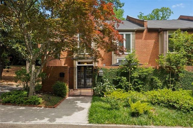 8 Willow Glen NE, Atlanta, GA 30342