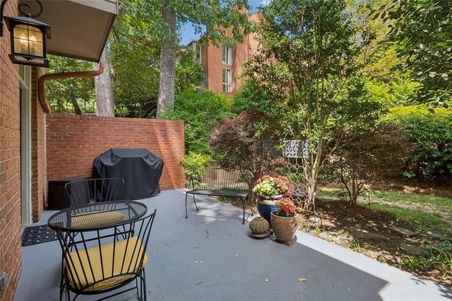 8 Willow Glen NE, Atlanta, GA 30342