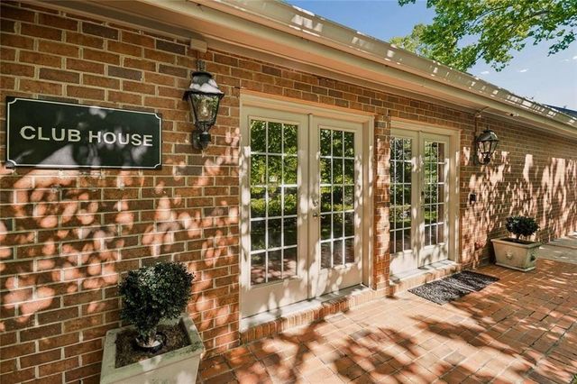 8 Willow Glen NE, Atlanta, GA 30342