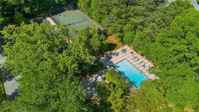 8 Willow Glen NE, Atlanta, GA 30342