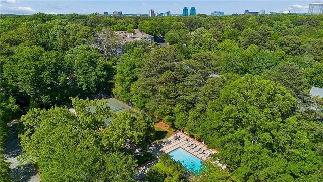 8 Willow Glen NE, Atlanta, GA 30342