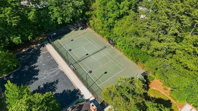 8 Willow Glen NE, Atlanta, GA 30342