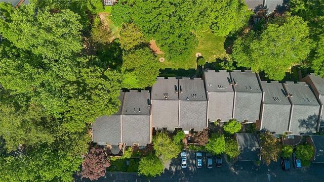 8 Willow Glen NE, Atlanta, GA 30342