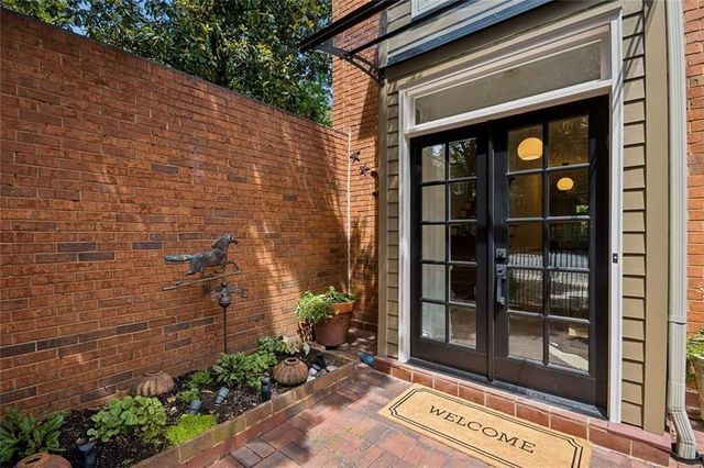 8 Willow Glen NE, Atlanta, GA 30342