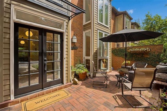 8 Willow Glen NE, Atlanta, GA 30342