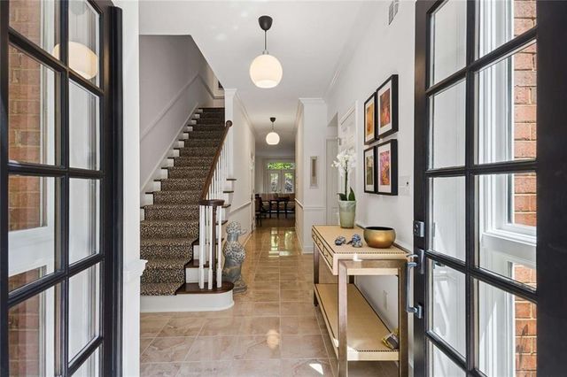 8 Willow Glen NE, Atlanta, GA 30342