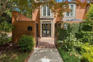 8 Willow Glen NE, Atlanta, GA 30342