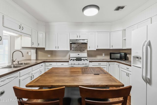 720 W Lastie Street, Erath, LA 70533