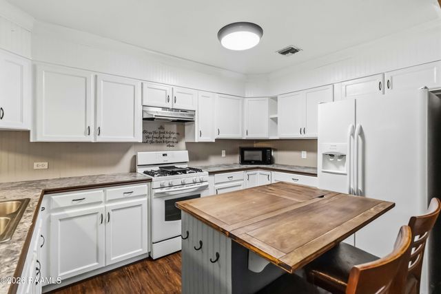 720 W Lastie Street, Erath, LA 70533