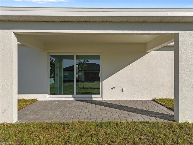 1010 NW 8th PL, Cape Coral, FL 33993