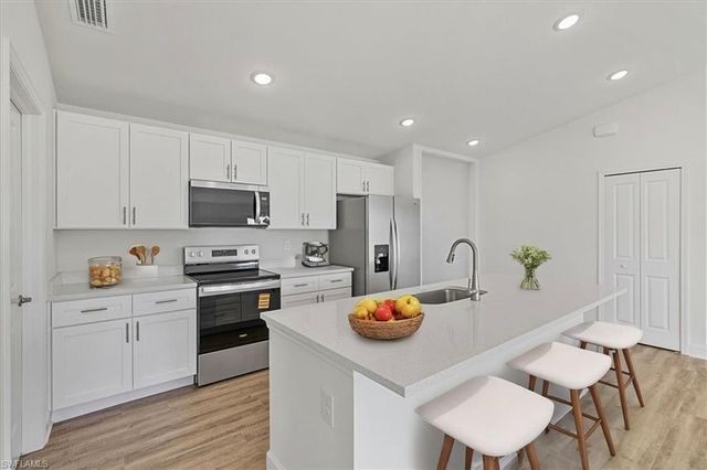 1010 NW 8th PL, Cape Coral, FL 33993