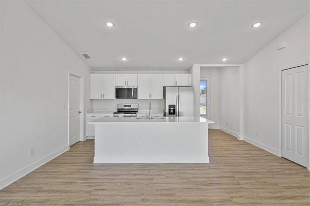 1010 NW 8th PL, Cape Coral, FL 33993