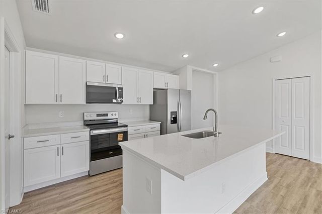 1010 NW 8th PL, Cape Coral, FL 33993