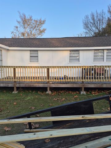 712 Stowell Street, Anahuac, TX 77514