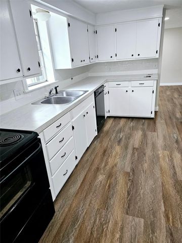 712 Stowell Street, Anahuac, TX 77514