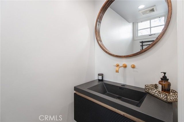 23057 Park Este, Calabasas, CA 91302