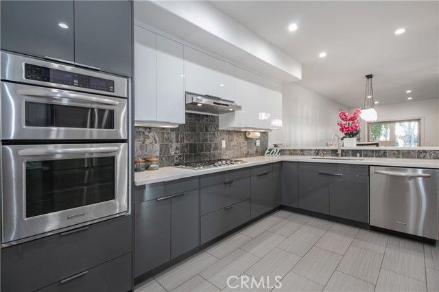 23057 Park Este, Calabasas, CA 91302