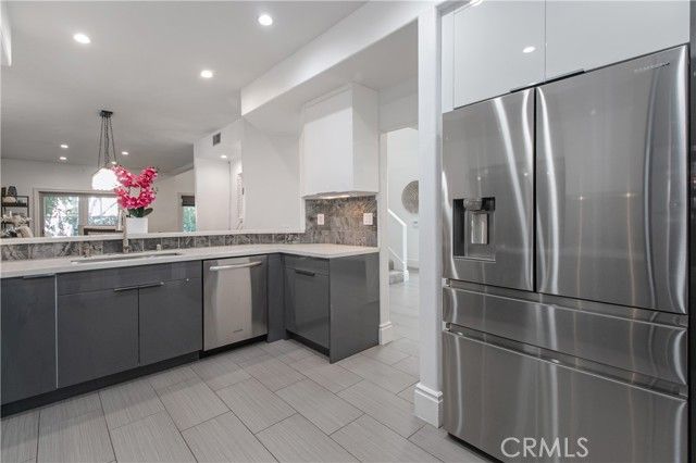 23057 Park Este, Calabasas, CA 91302