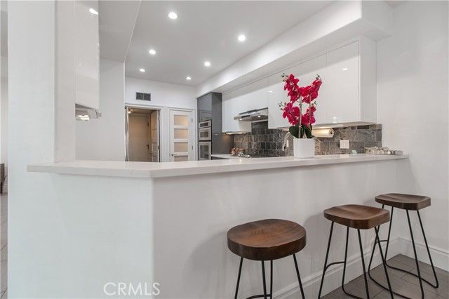 23057 Park Este, Calabasas, CA 91302