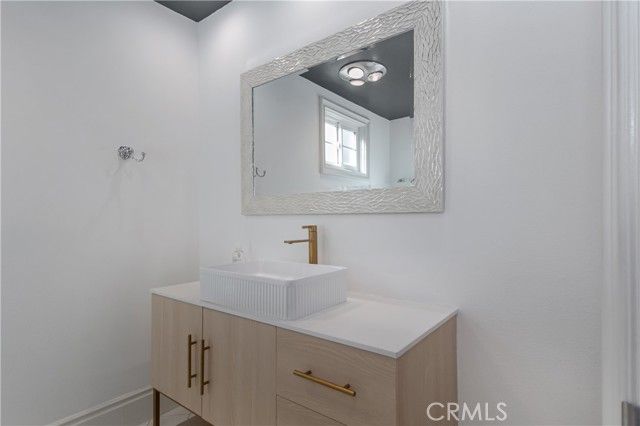 23057 Park Este, Calabasas, CA 91302