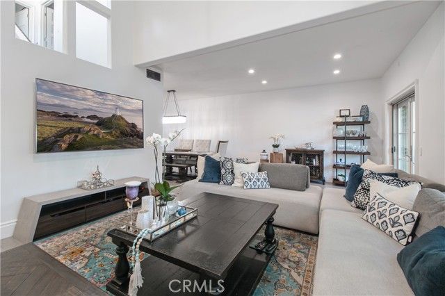 23057 Park Este, Calabasas, CA 91302