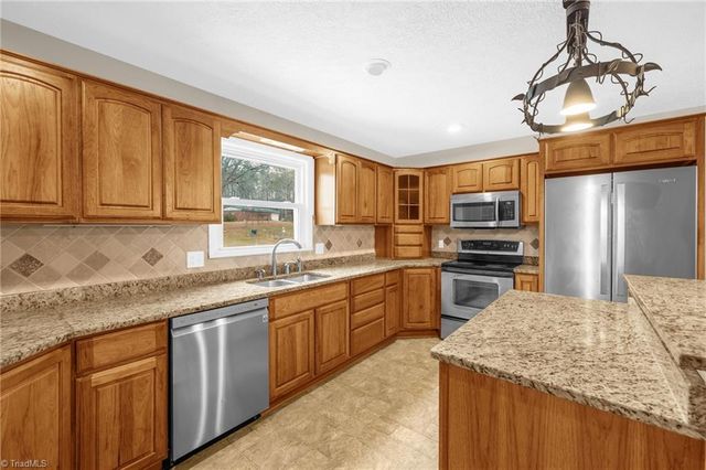 1175 Whispering Pines Drive, Kernersville, NC 27284