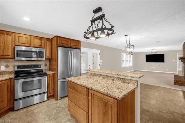 1175 Whispering Pines Drive, Kernersville, NC 27284