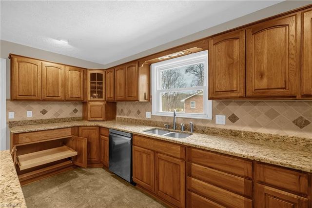 1175 Whispering Pines Drive, Kernersville, NC 27284