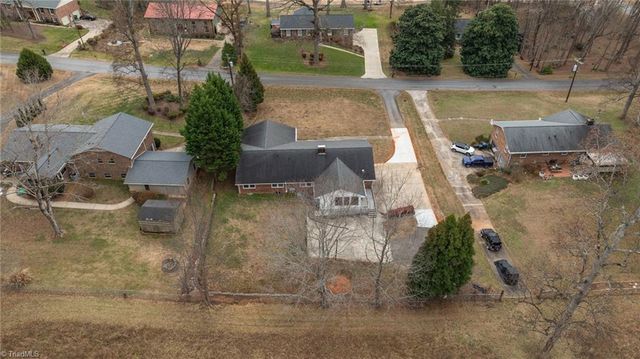 1175 Whispering Pines Drive, Kernersville, NC 27284