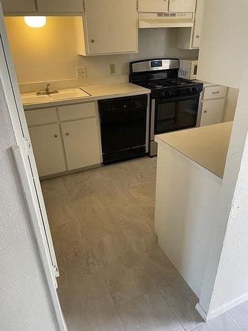 915 N Elm Street 3, Denton, TX 76201