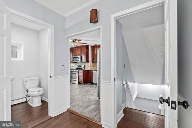 300 E TOWNSHIP LINE RD, Havertown, PA 19083