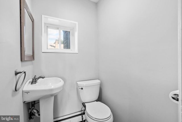 300 E TOWNSHIP LINE RD, Havertown, PA 19083