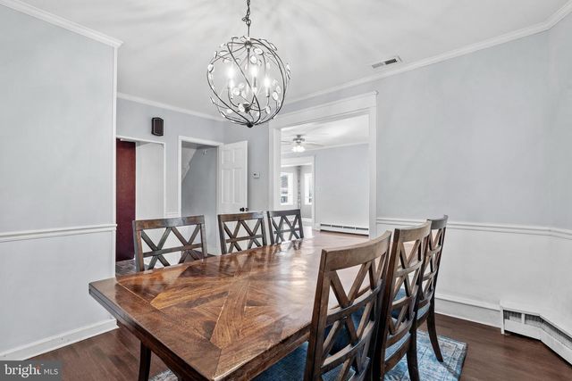 300 E TOWNSHIP LINE RD, Havertown, PA 19083