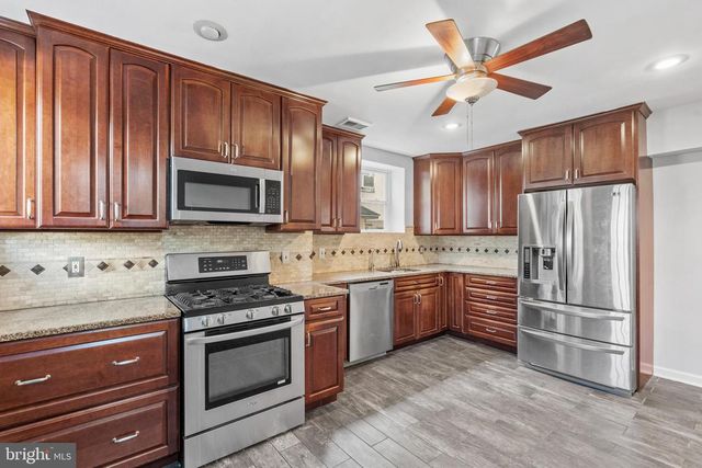 300 E TOWNSHIP LINE RD, Havertown, PA 19083