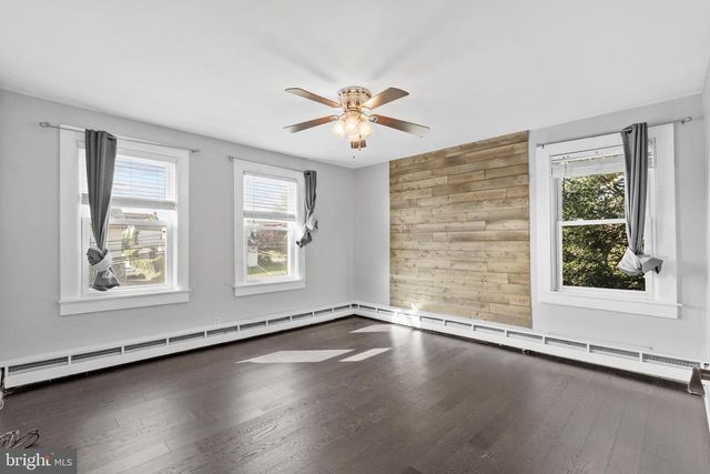 300 E TOWNSHIP LINE RD, Havertown, PA 19083