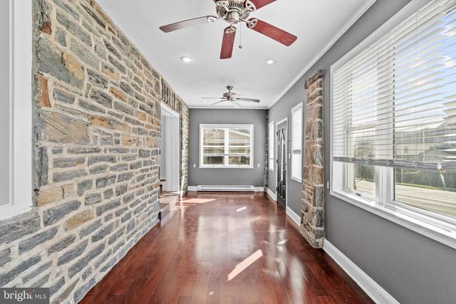 300 E TOWNSHIP LINE RD, Havertown, PA 19083