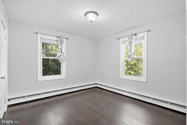 300 E TOWNSHIP LINE RD, Havertown, PA 19083
