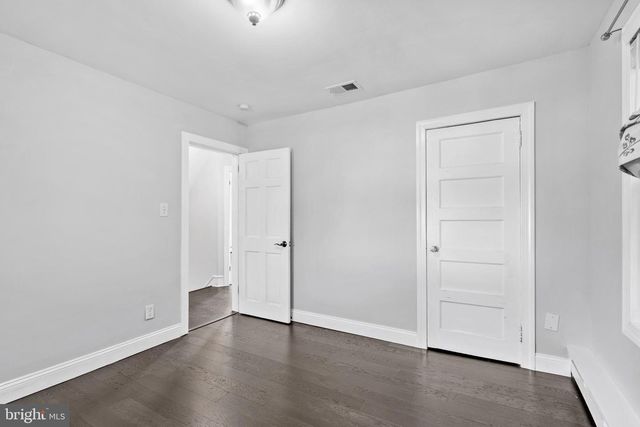 300 E TOWNSHIP LINE RD, Havertown, PA 19083