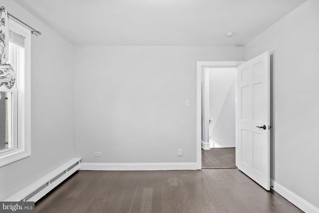 300 E TOWNSHIP LINE RD, Havertown, PA 19083