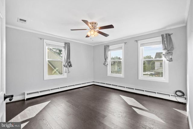 300 E TOWNSHIP LINE RD, Havertown, PA 19083
