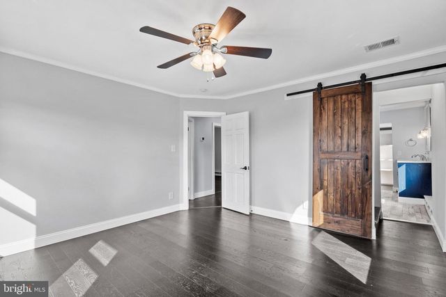 300 E TOWNSHIP LINE RD, Havertown, PA 19083