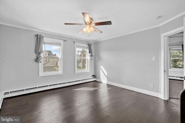 300 E TOWNSHIP LINE RD, Havertown, PA 19083