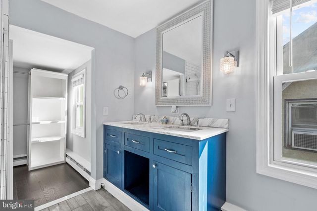 300 E TOWNSHIP LINE RD, Havertown, PA 19083