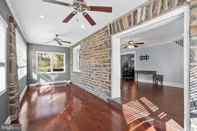 300 E TOWNSHIP LINE RD, Havertown, PA 19083