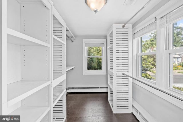300 E TOWNSHIP LINE RD, Havertown, PA 19083